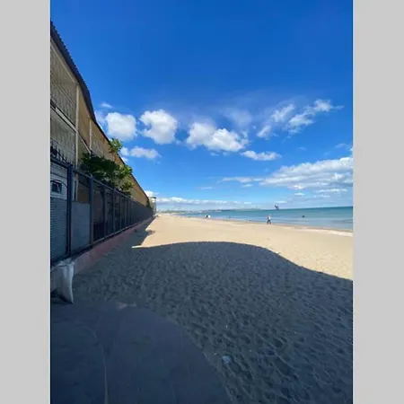 Amazing 30 Seconds From The Beach Apartment *
